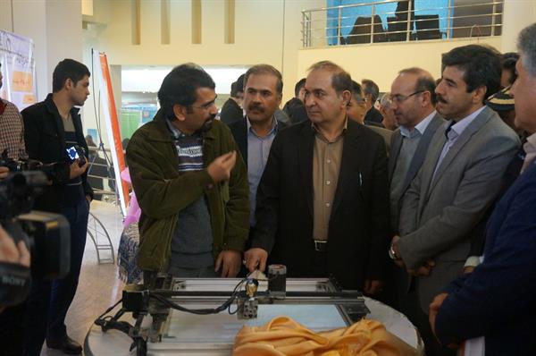 نمایشگاه دستاوردهای  هفته پژوهش و فناوری با حضور شرکتهای فعال در حوزه ICT استان چهارمحال و بختیاری