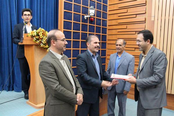 کسب مقام برتر رابط آموزش  توسط  اداره کل ارتباطات و فناوری اطلاعات استان چهارمحال و بختیاری در سال 1395