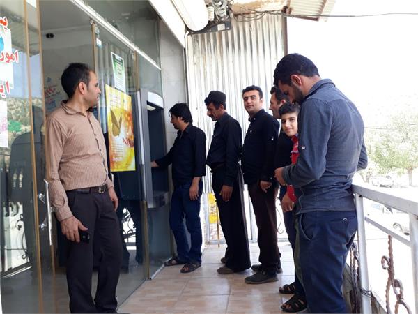 دستگاه خود پرداز در روستاها باعث تسهیل دسترسی مردم به خدمات بانکی شده است