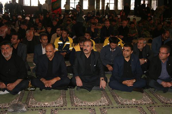 حضور مدیران کل ارتباطات و فناوری اطلاعات استان چهارمحال و بختیاری و پست به همراه کارکنان در نماز جمعه به مناسبت فرا رسیدن روز جهانی پست